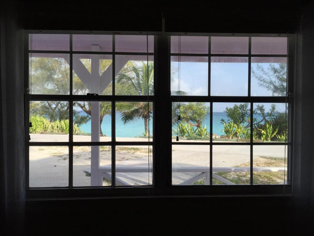 Bimini Seaside Villas - Pink Cottage with Beach View photo 2