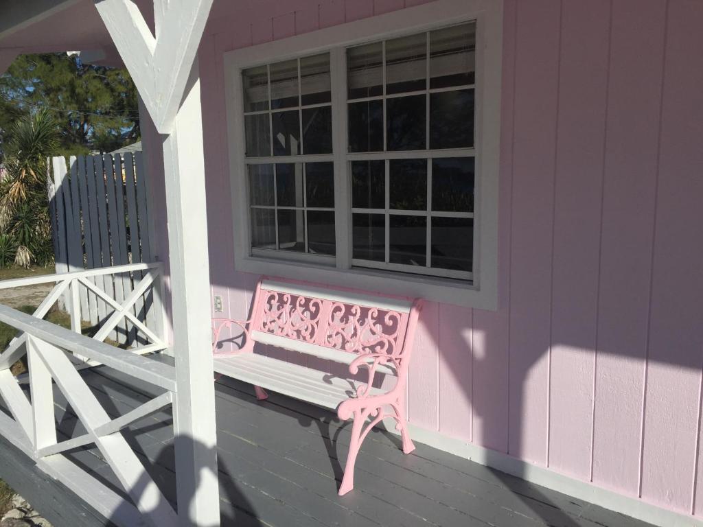 Bimini Seaside Villas - Pink Cottage with Beach View photo 4