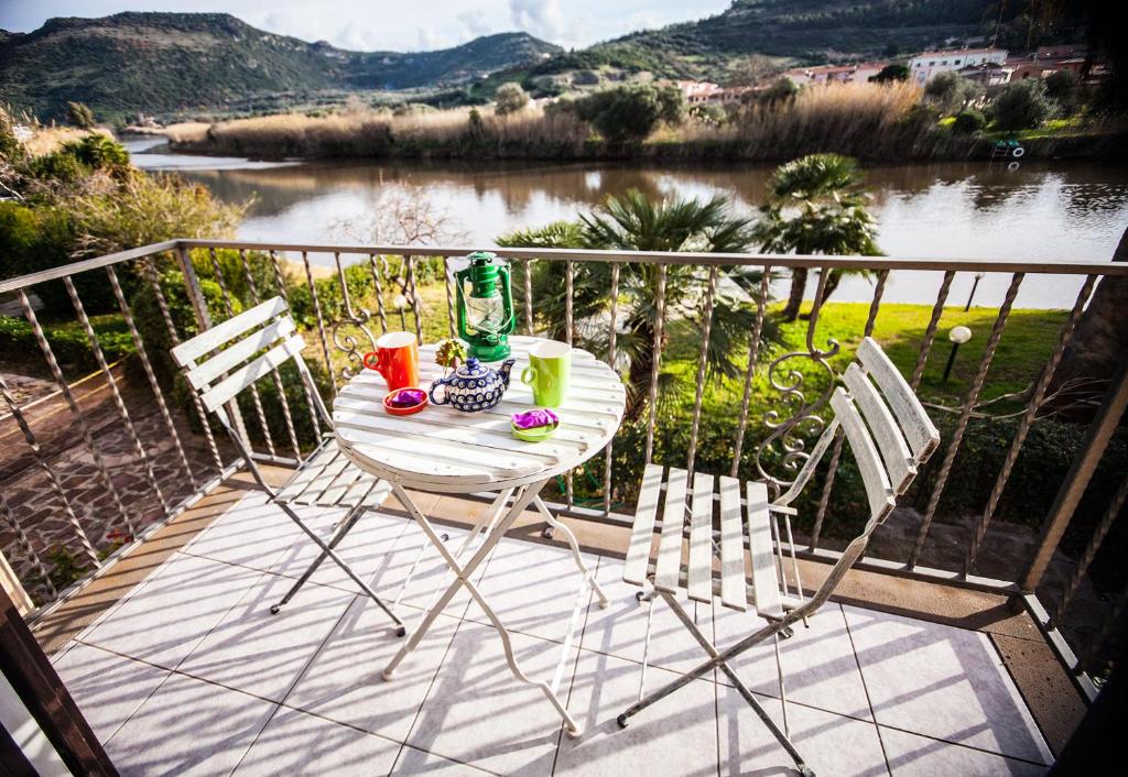 Bosa Apartments "House on the River" photo 1