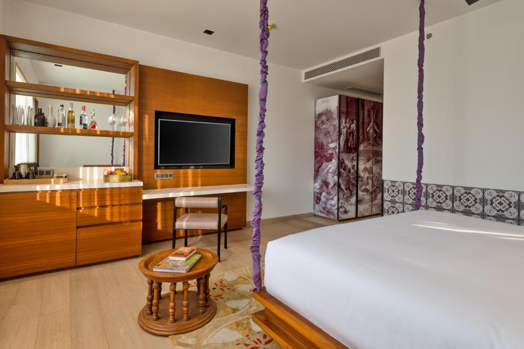 Двухместный (Роскошный номер с кроватью размера «king-size»), Azaya Beach Resort Goa