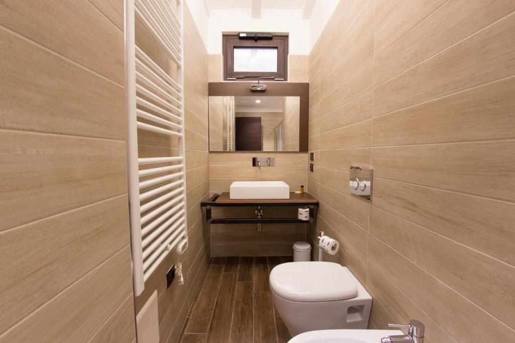 Arena Luxury Rooms - Tap to explore photos