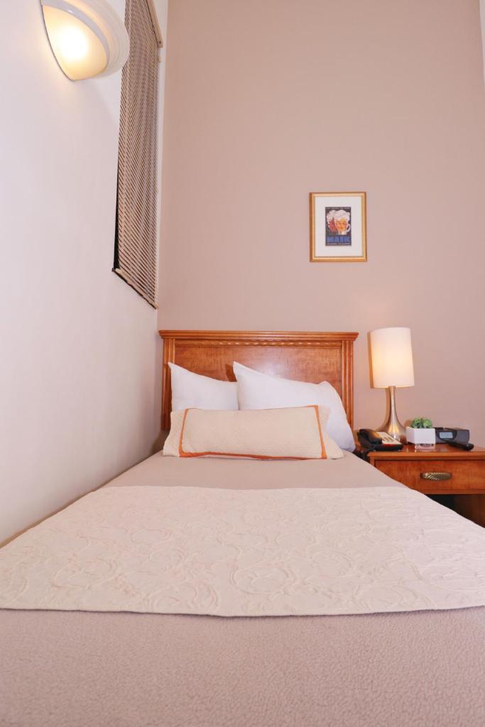 Одноместный (Стандартный одноместный номер с общей ванной комнатой), Americana Inn