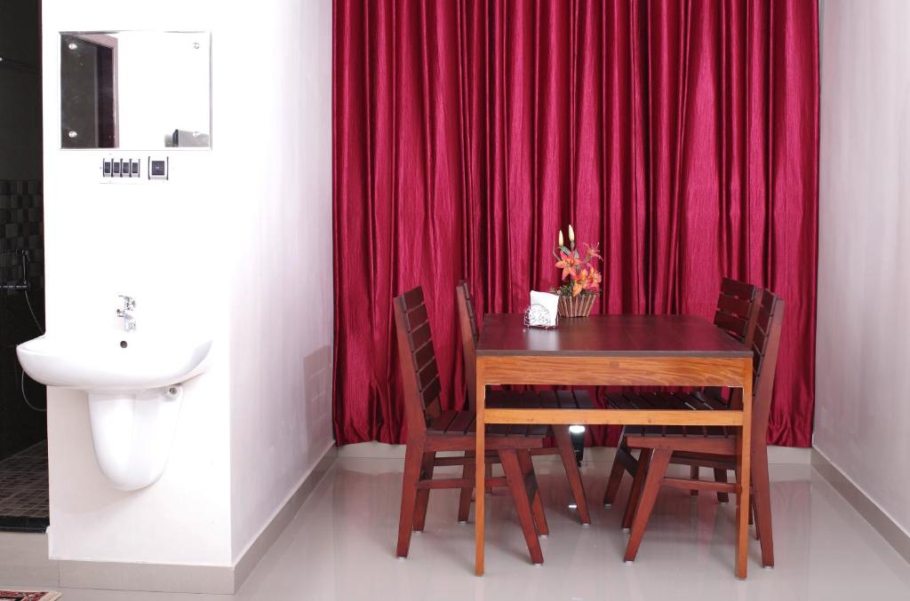 Апартаменты (Апартаменты), Indeevaram Residency