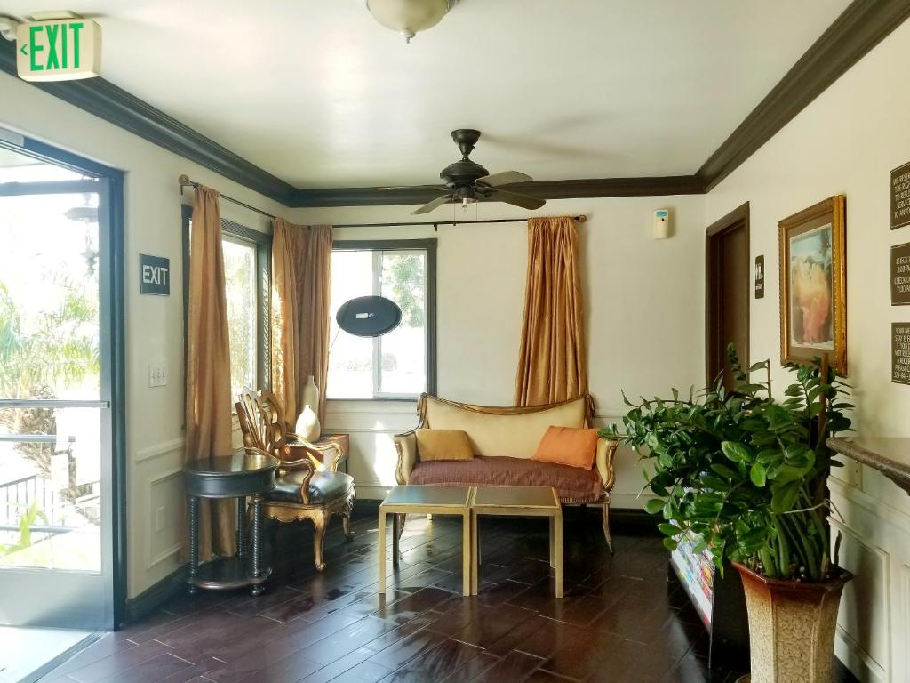 Casa Bella Inn Downtown LA image
