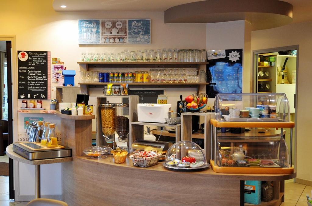 Brit Hotel Azur photo 2