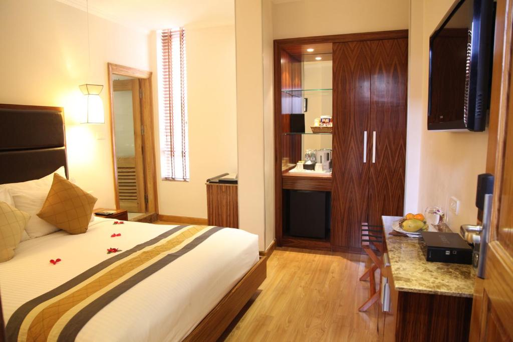 Двухместный (Улучшенный двухместный номер с 1 кроватью), Hanoi Elite Hotel
