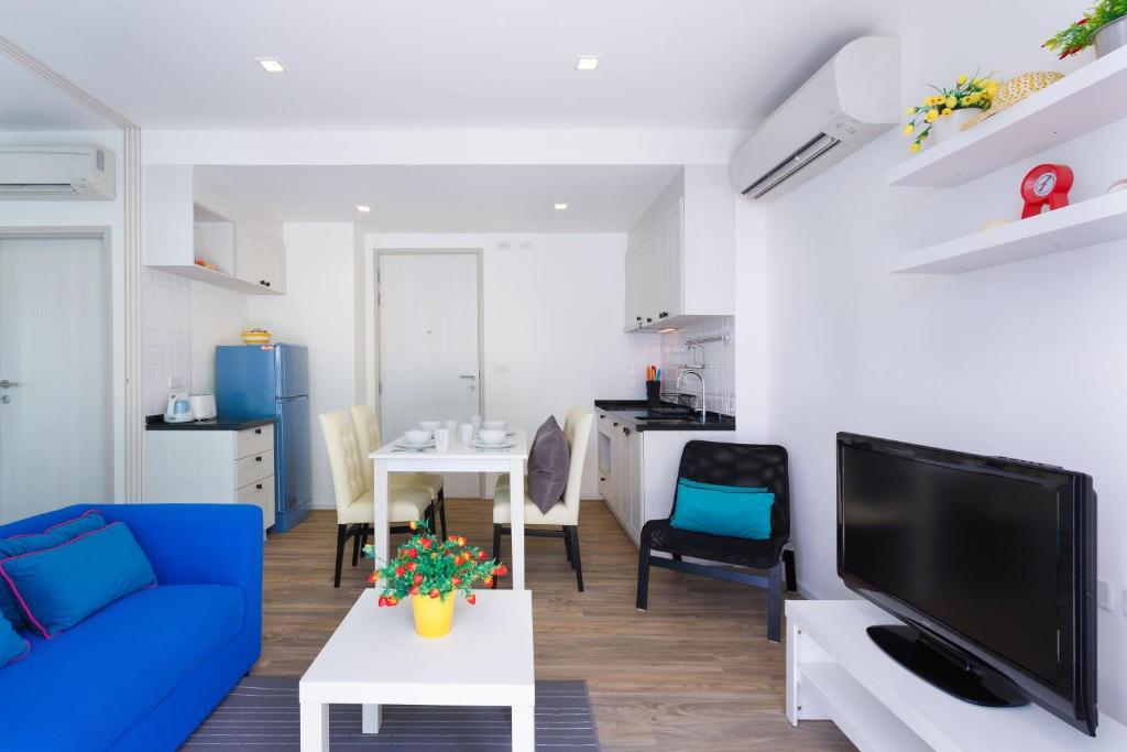 Summer HuaHin Condominium - Tap to explore photos