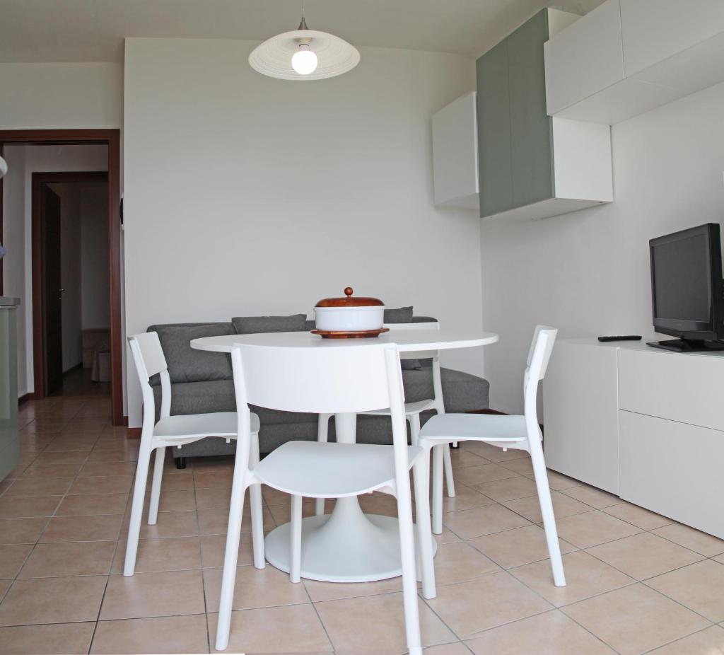 La Quiete 24 Lake view apartment by Gardadomusmea photo 3