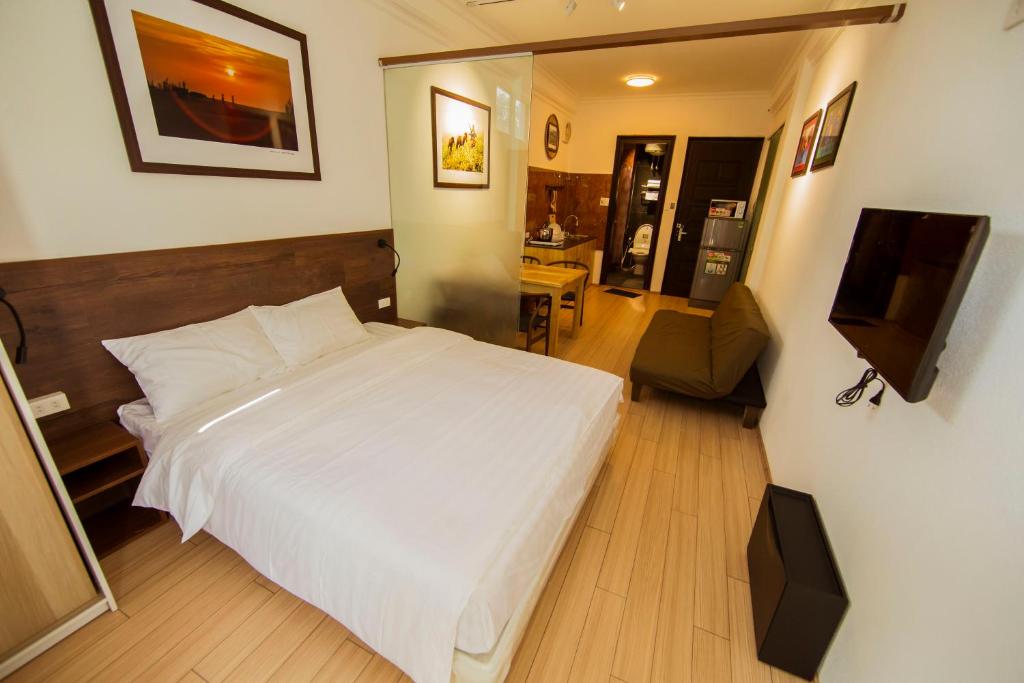 Апартаменты (Апартаменты с балконом), Elegant Studio Yet Kieu