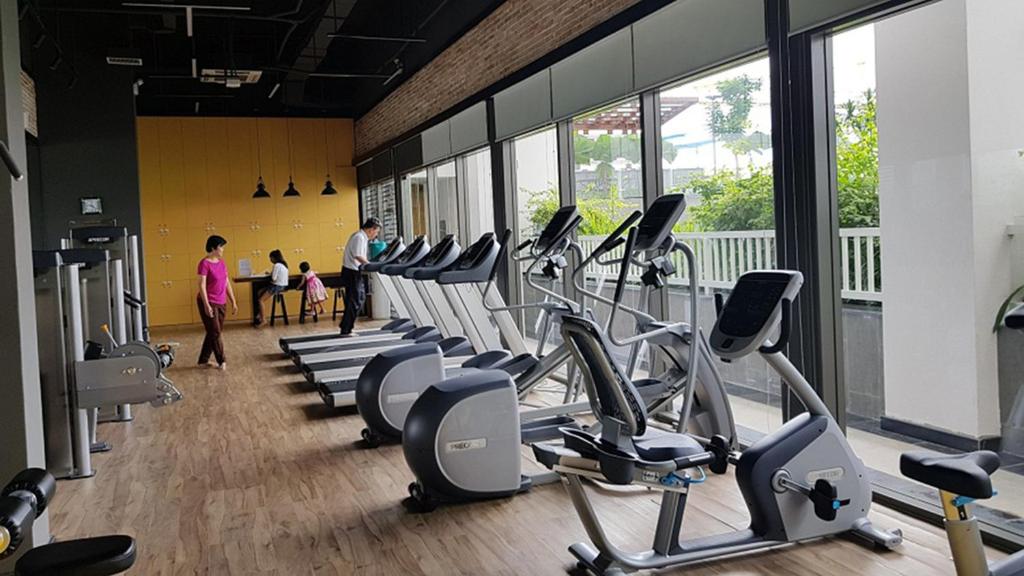 Andy's studio near Tan Son Nhat airport, free gym and pool