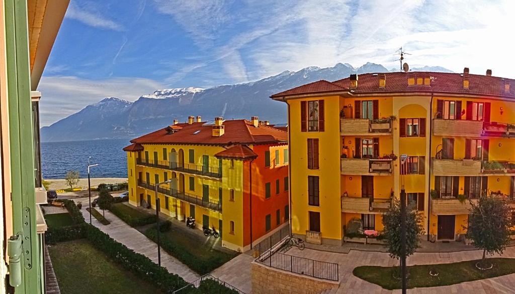 Campione Ora apartments by Gardadomusmea photo 1