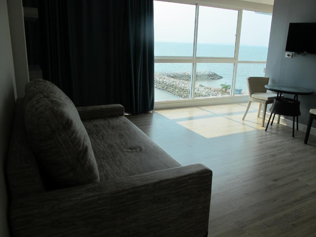 Сьюит (Люкс с 1 спальней и видом на океан), Nantra Pattaya Baan Ampoe Beach