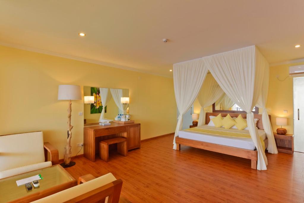 Dreamland Maldives Resort photo 2