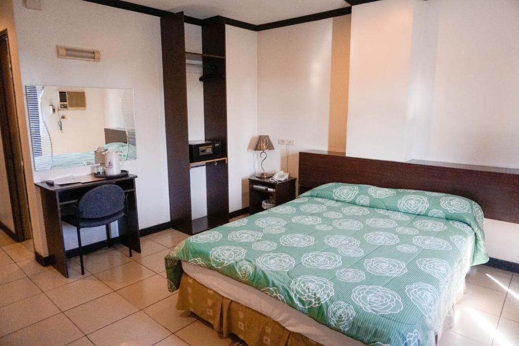 Двухместный (Улучшенный двухместный номер с 1 кроватью), Crowne Garden Hotel