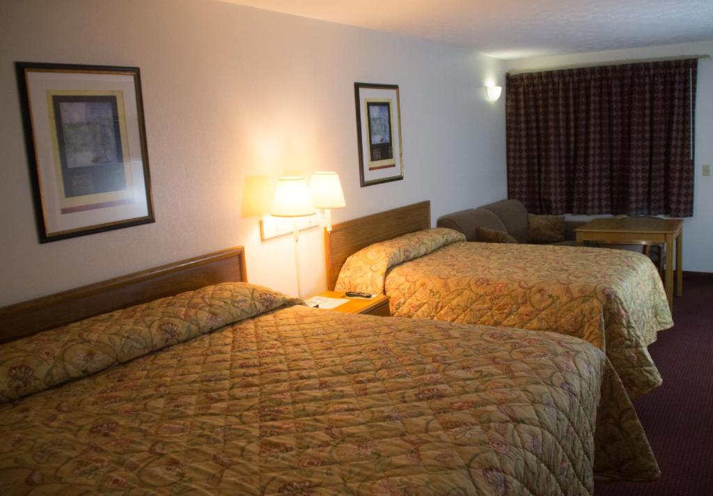 Tazewell Motor Lodge photo 2