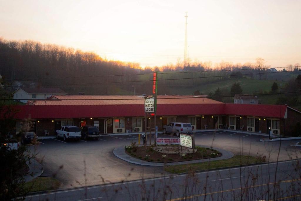 Tazewell Motor Lodge photo 1