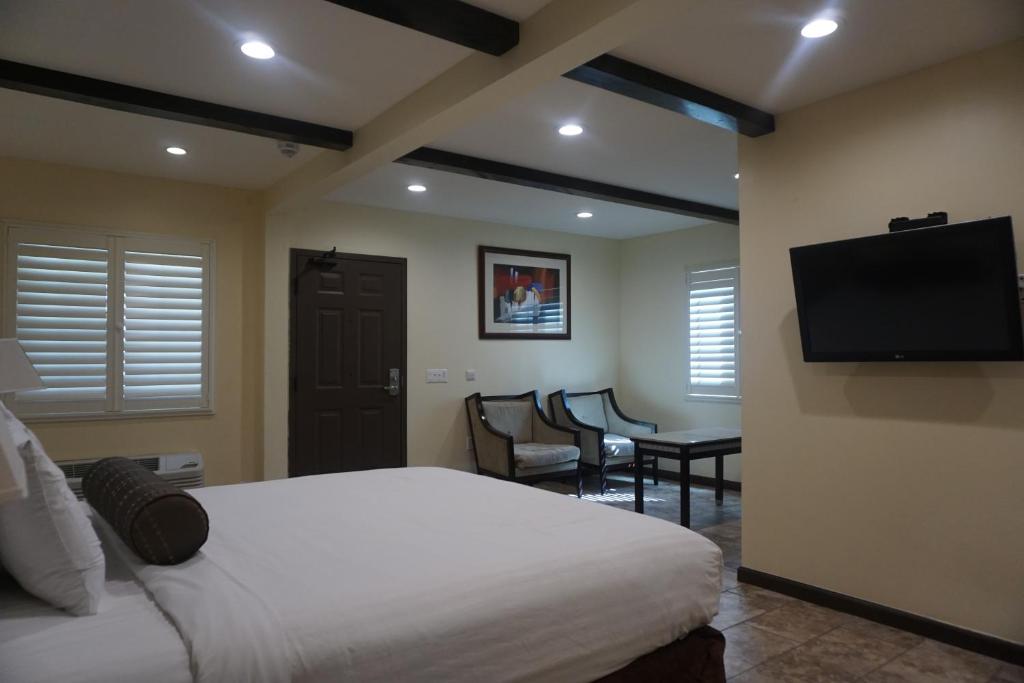 Tuscan Garden Inn image