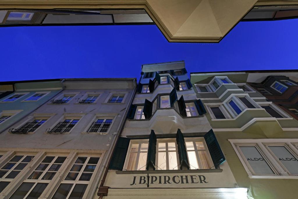 Arcade Apartments photo 2