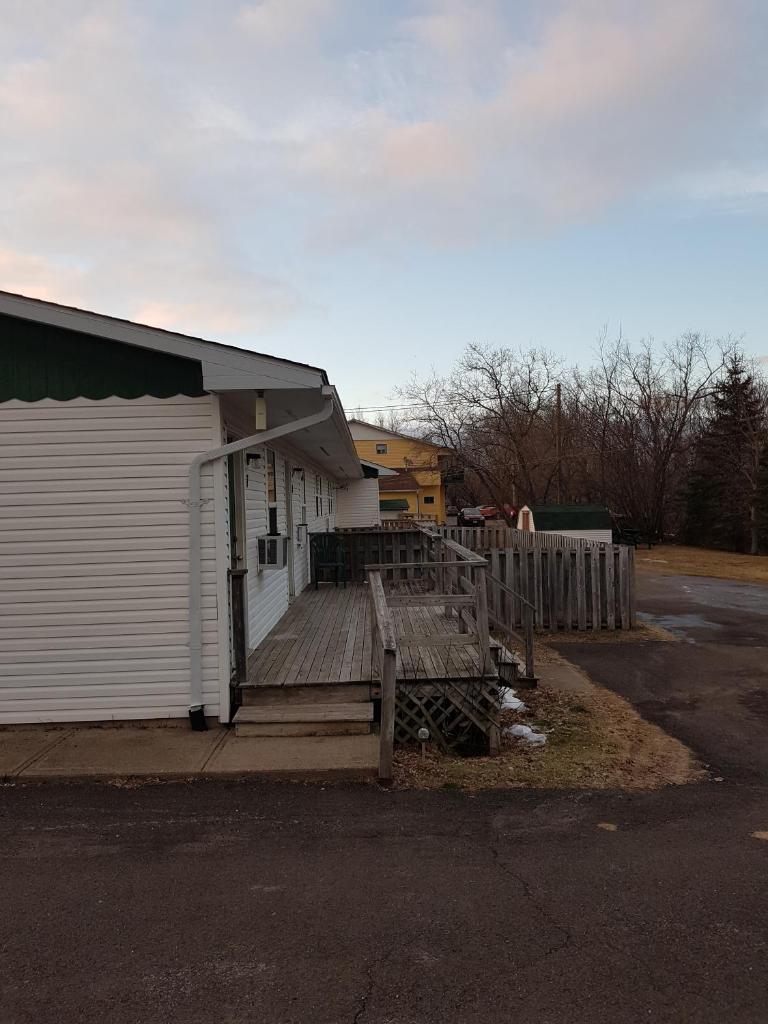Covered Bridge Inn & Suites photo 4