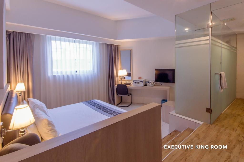 Двухместный (Представительский номер с кроватью размера «king-size»), De Elements Business Hotel KL