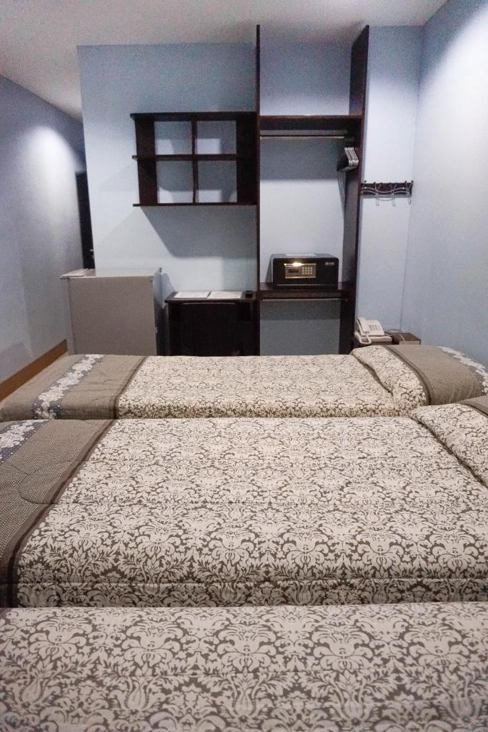 Трехместный (Стандартный трехместный номер), Crowne Garden Hotel
