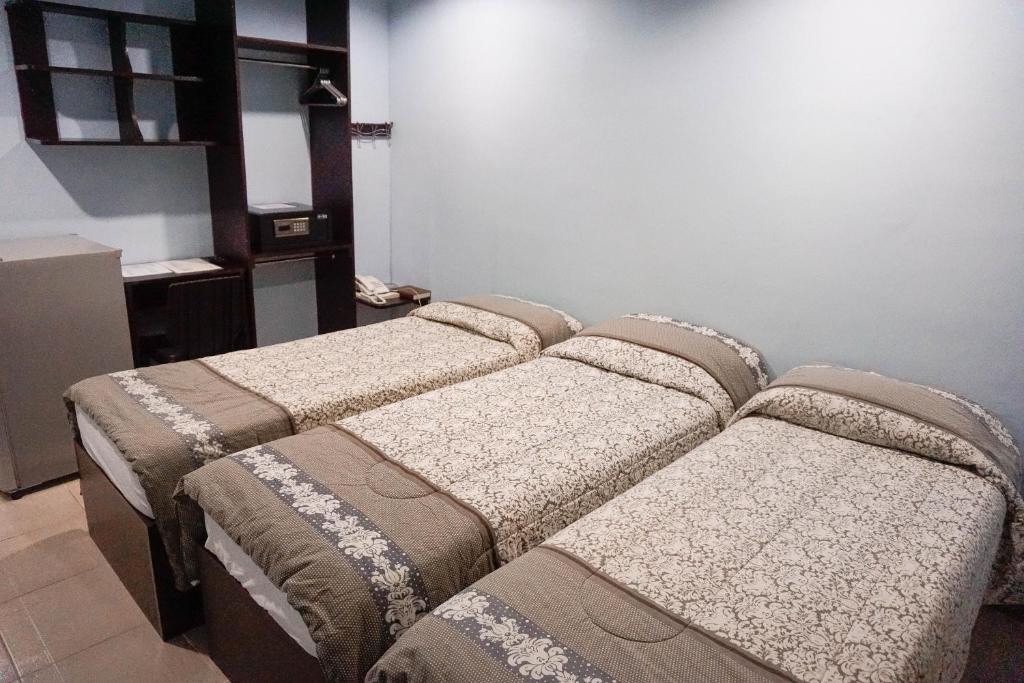 Трехместный (Стандартный трехместный номер), Crowne Garden Hotel