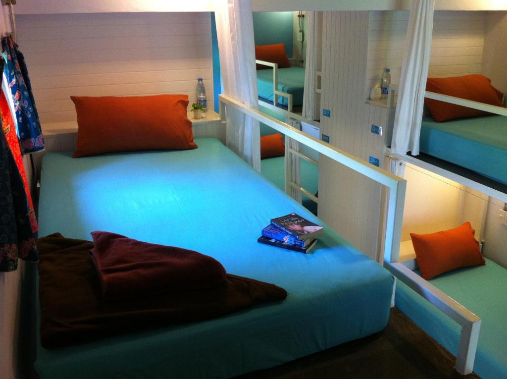 Номер (Односпальная кровать в общем номере для мужчин и женщин), Glur Hostel