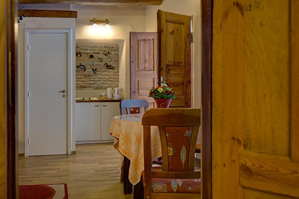 Двухместный (Улучшенный двухместный номер с 1 кроватью), Bernardinu B&B House