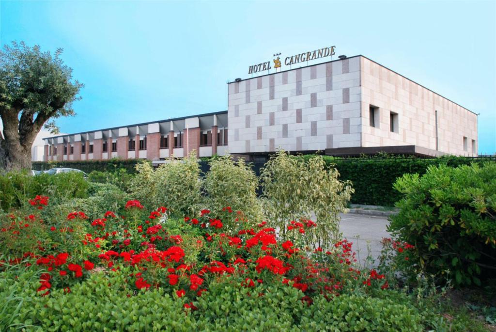 Hotel Cangrande Di Soave - Tap to explore photos