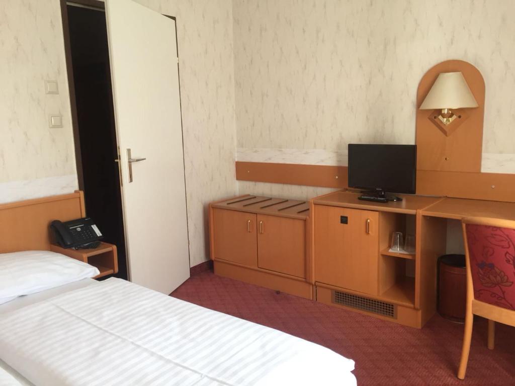 Двухместный (Двухместный номер эконом-класса с 1 кроватью), Hotel Admiral