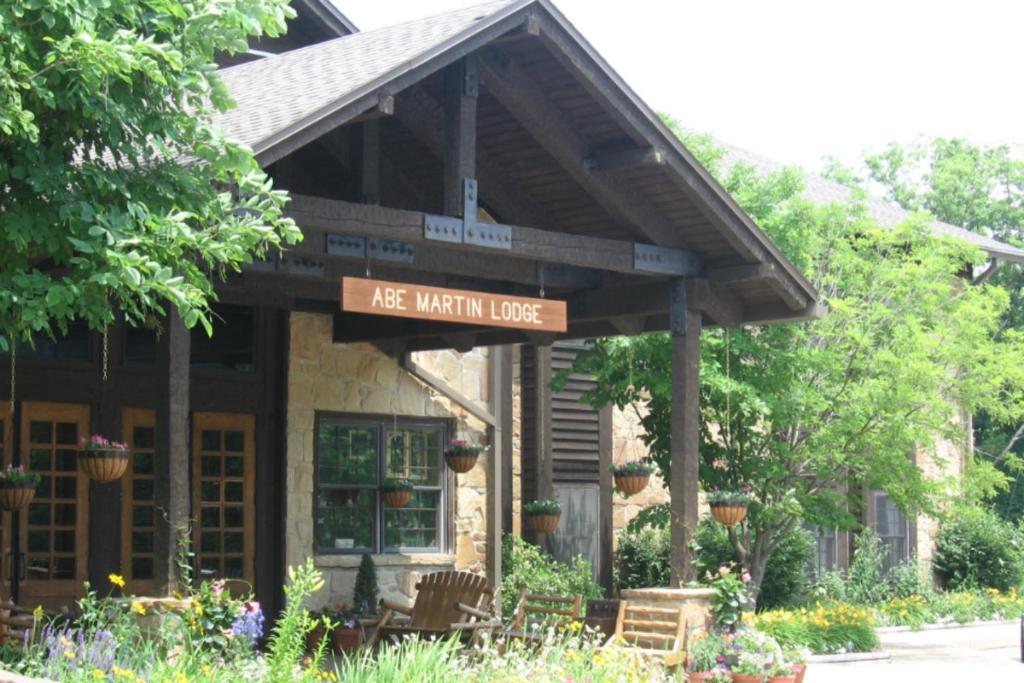 Abe Martin Lodge & Cabins photo 1
