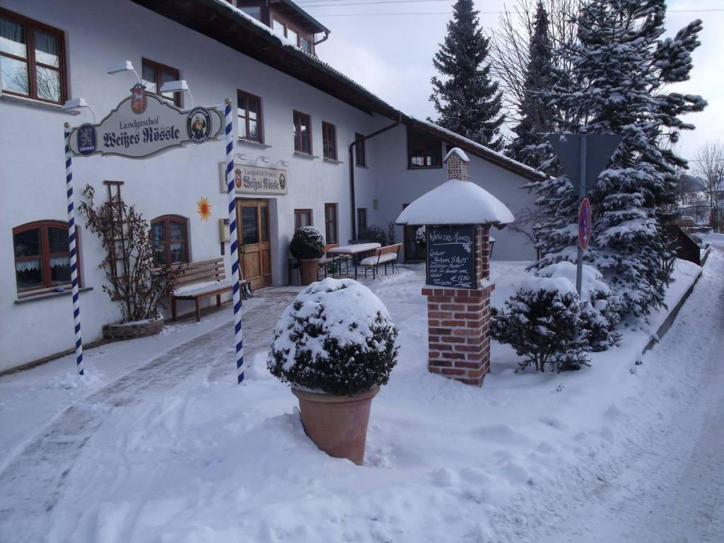 Landhotel Zahn's Weißes Rössle - ruhig schlafen- gut frühstücken - lecker essen photo 2