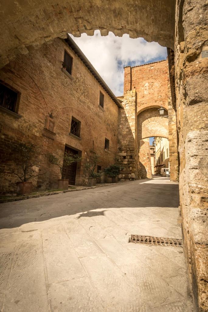 Porta delle Farine - Tap to explore photos