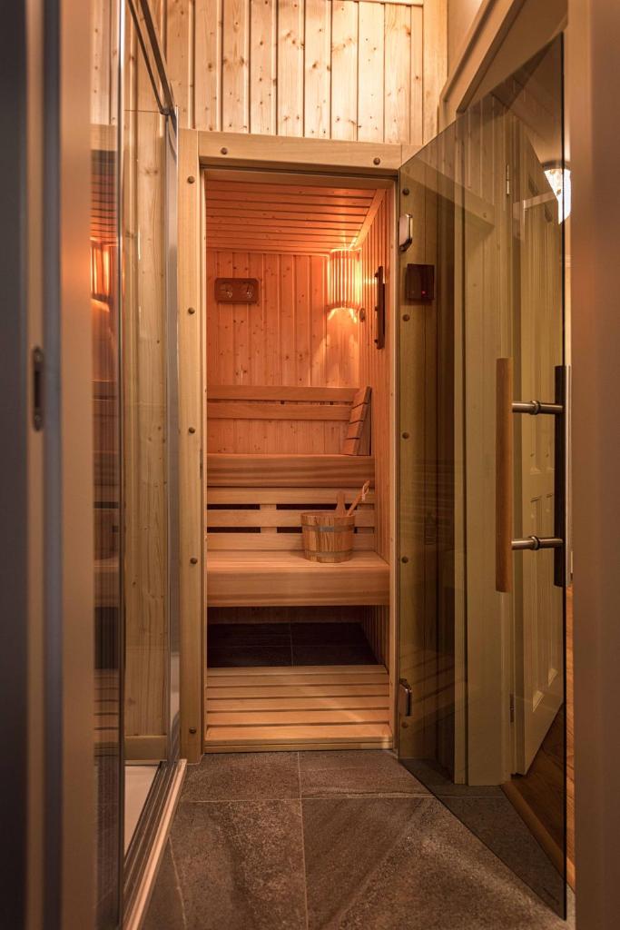 Wellness Hotel Republika 24 Apartments photo 3