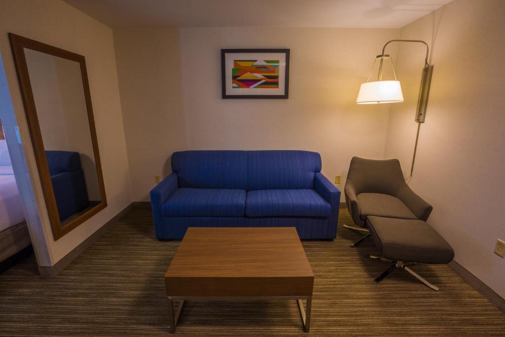 Holiday Inn Express Hotel & Suites Pasco-TriCities, an IHG Hotel photo 2