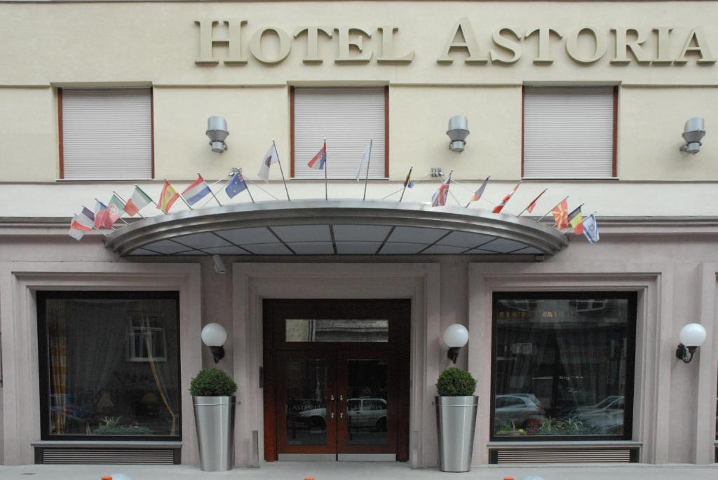 Best Western Premier Hotel Astoria - Tap to explore photos
