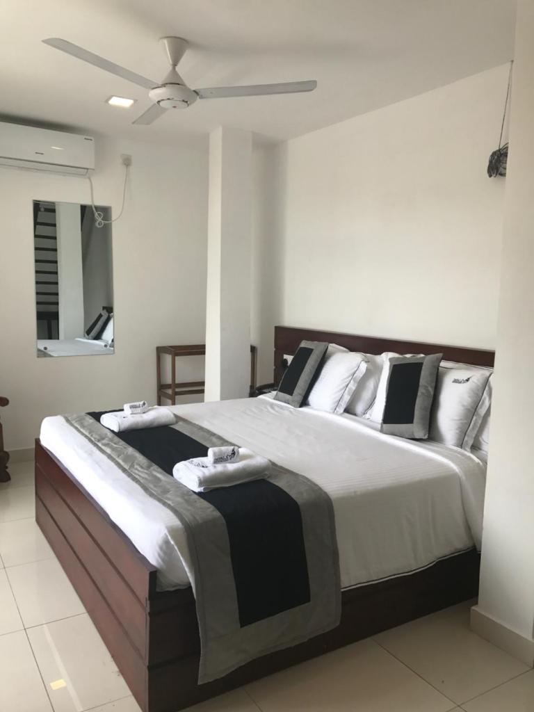 Сьюит (Люкс с кроватью размера «king-size» и балконом), Impala City Hotel and Hostel Kandy 50