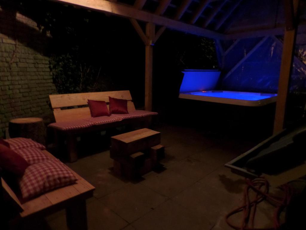 Bungalow met privé jacuzzie photo 4