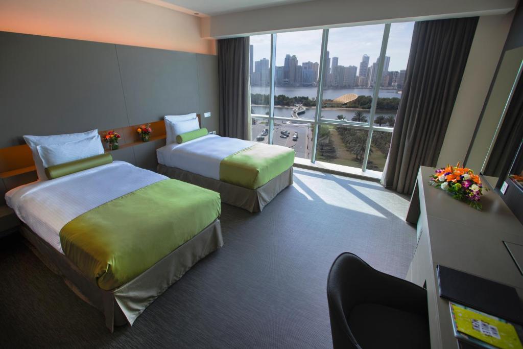 Сьюит (Полулюкс с 2 отдельными кроватями), Отель Royal Tulip 72 Hotel