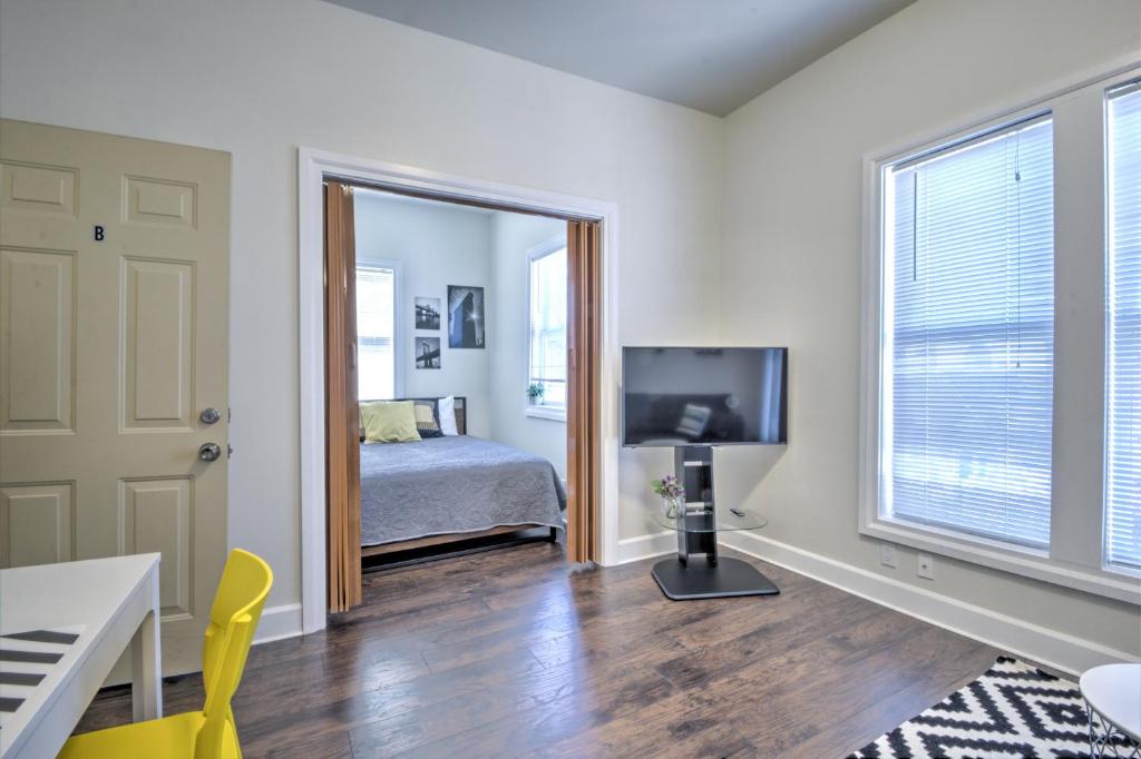 Renovated Bright 1 BR in the heart of Capitol Hill – APT B photo 4