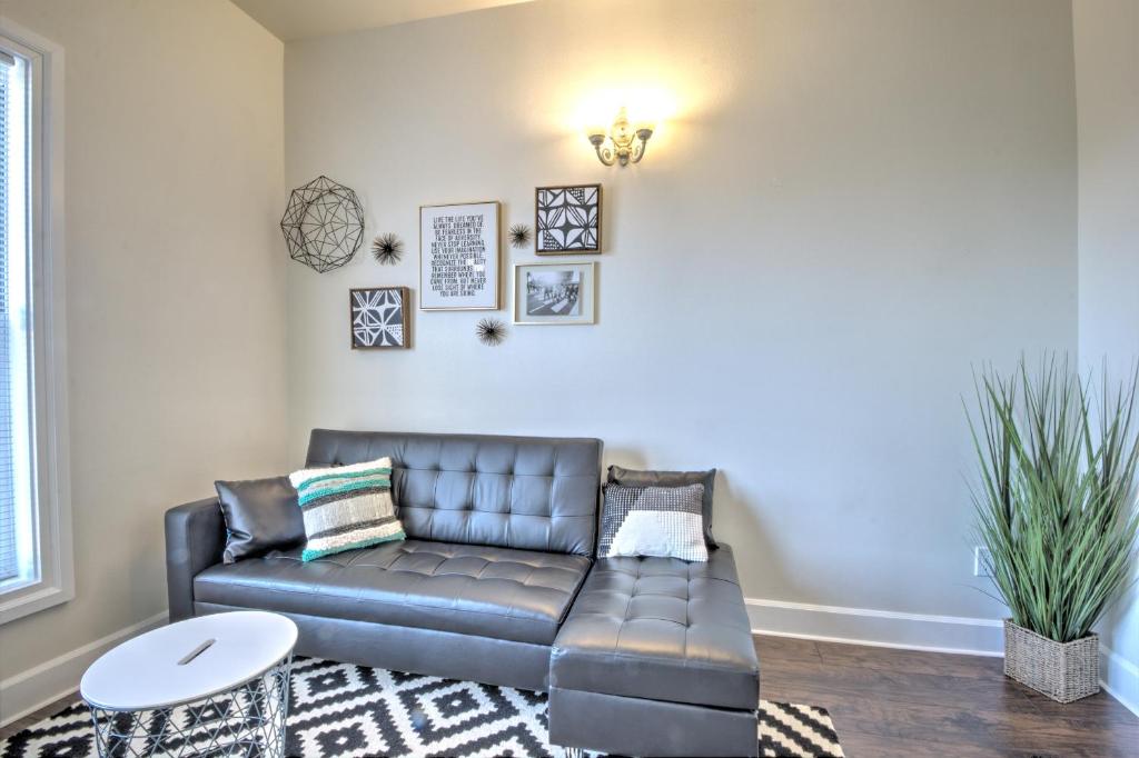 Renovated Bright 1 BR in the heart of Capitol Hill – APT B photo 1