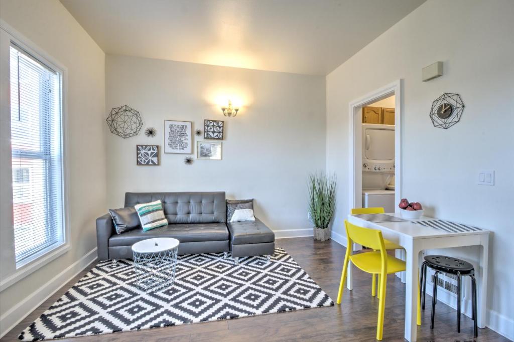 Renovated Bright 1 BR in the heart of Capitol Hill – APT B