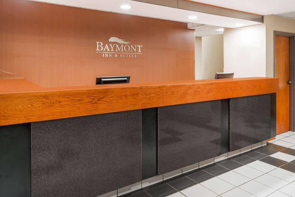 Baymont by Wyndham Clarksville Northeast photo 1
