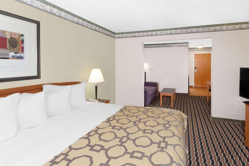 Baymont by Wyndham Fort Wayne photo 4