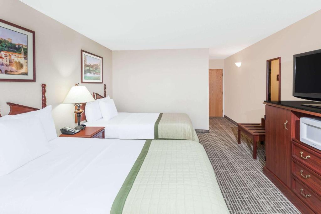 Baymont by Wyndham Elkhart photo 4