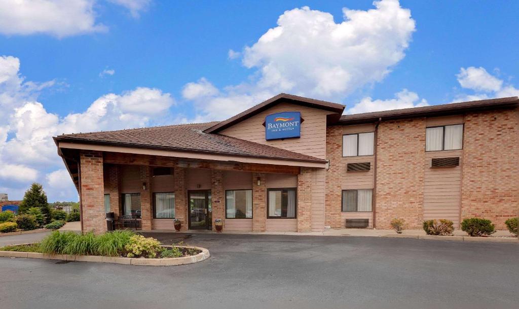 Baymont by Wyndham Battle Creek Downtown image
