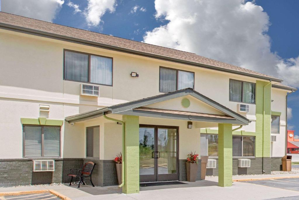 Baymont by Wyndham Ames photo 1