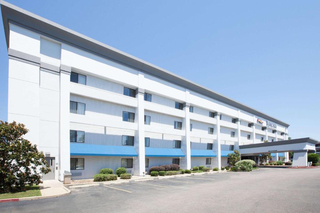 Baymont by Wyndham Texarkana image
