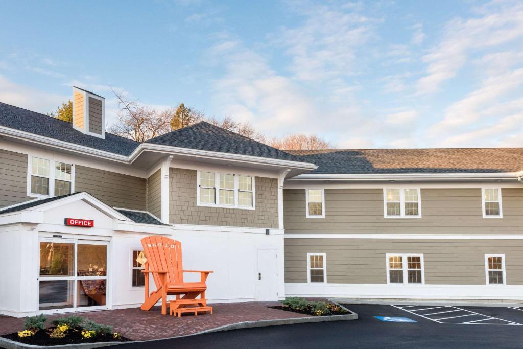 Howard Johnson by Wyndham Quincy/Boston image