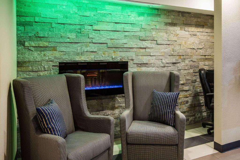 Baymont by Wyndham Cedar Rapids photo 3